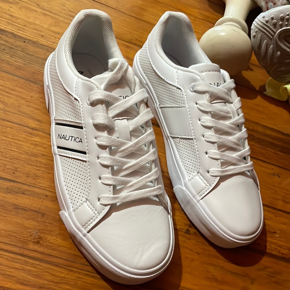 Náutica white men shoes for sale, Size 7.5